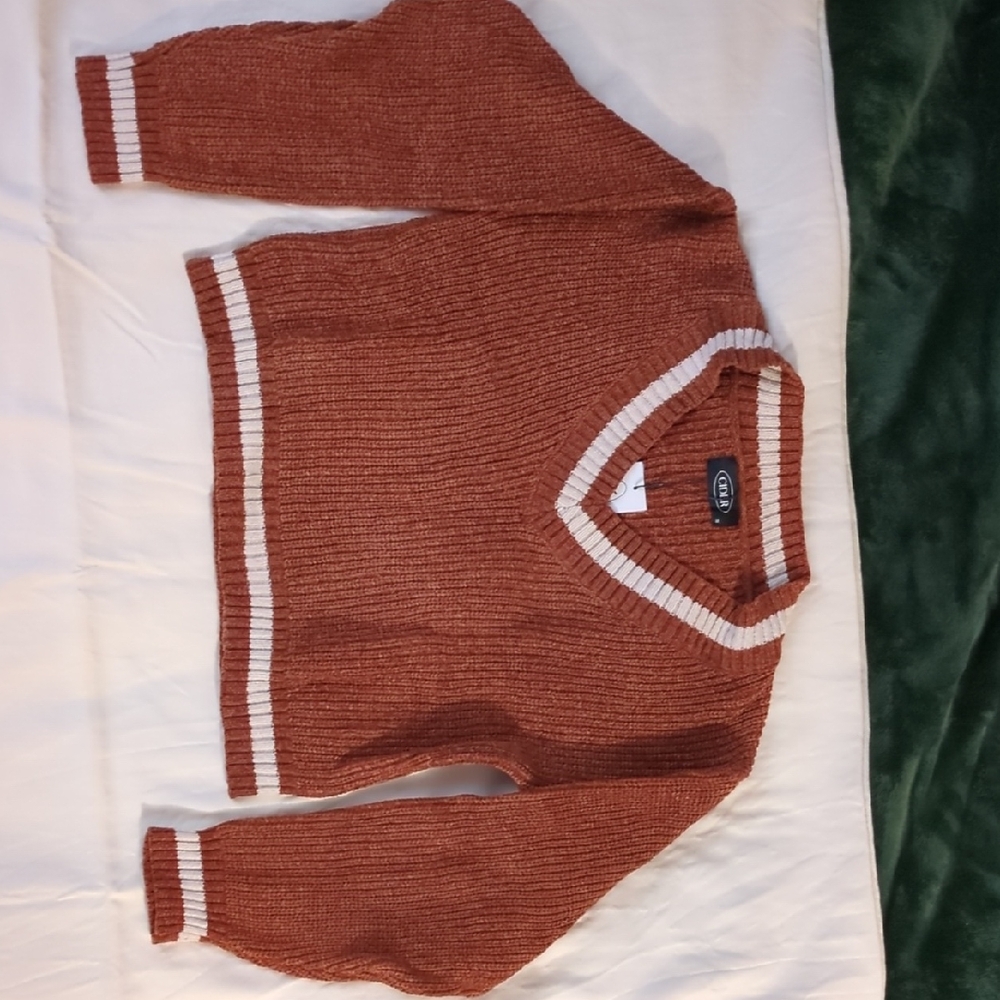 Women's V-Neck Sweater in Rust and White